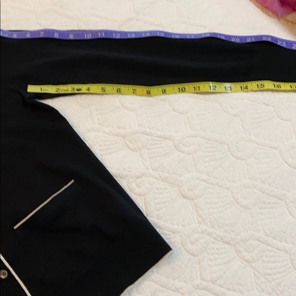 End of year Clearance Sale!  
Women’s Black & Beige sweater - Picture 9 of 13